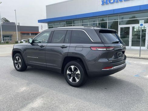 Used 2023 Jeep Grand Cherokee 4WD 4xe image 4