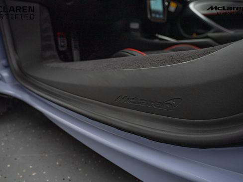 Used 2024 McLaren Artura image 25