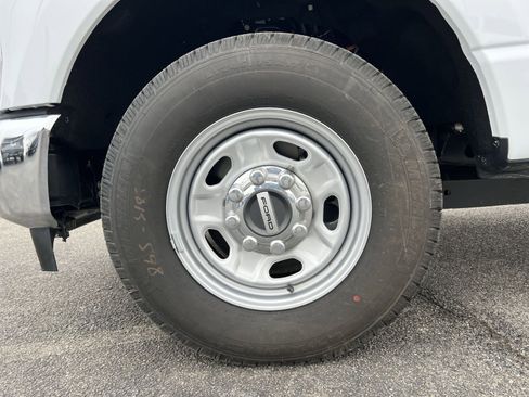 Used 2026 Ford F250 XL w/ XL Chrome Package image 12