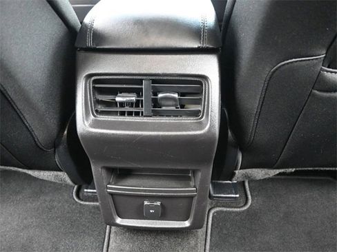 Used 2017 Ford Edge SEL image 24