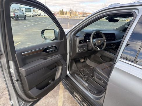 New 2026 Chevrolet Suburban High Country image 9