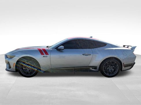 Used 2025 Ford Mustang GT Premium w/ GT Performance Package RWD image 4