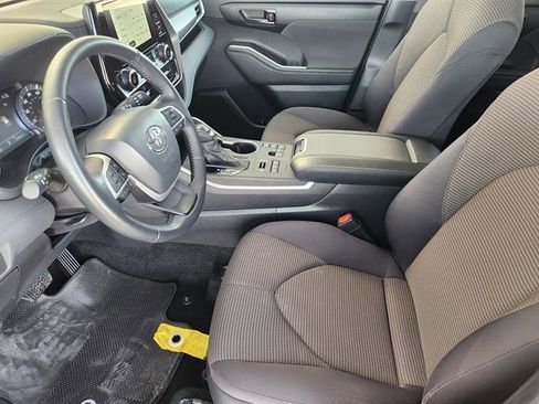 Used 2024 Toyota Highlander LE image 10