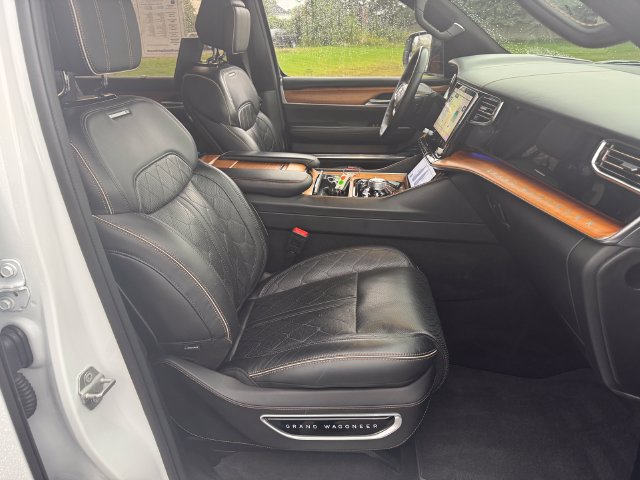 Used 2023 Jeep Grand Wagoneer L Series III w/ Rear Seat Video Group 1 AWD/4WD image 14
