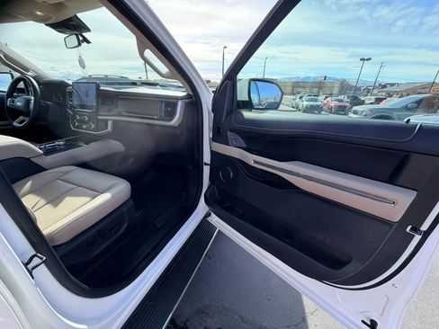 Used 2023 Ford Expedition XLT image 32