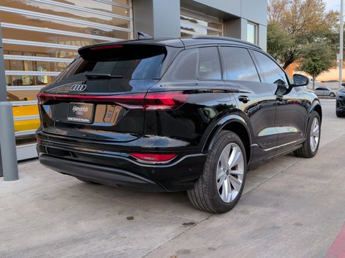 Used 2025 Audi Q6 e-tron Premium w/ Convenience Package image 10