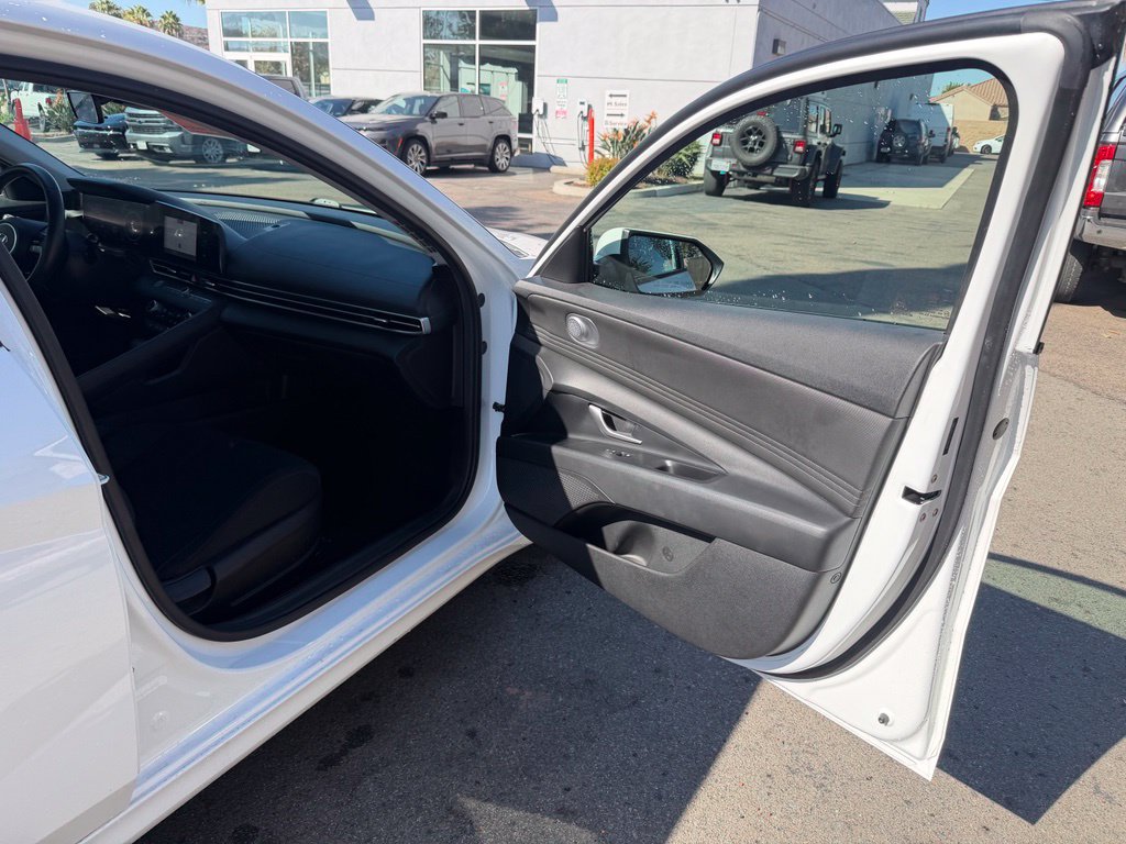 Used 2023 Hyundai Elantra SEL w/ Convenience Package FWD image 19