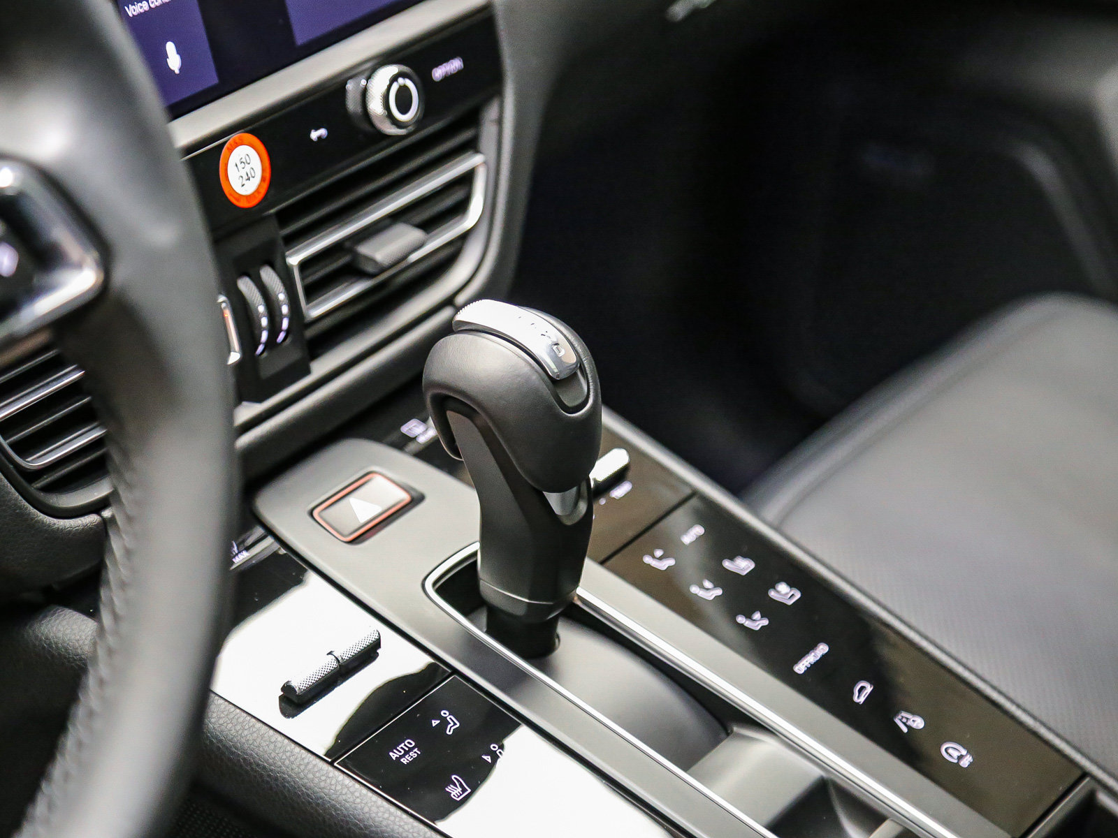 Certified 2026 Porsche Macan AWD/4WD image 24