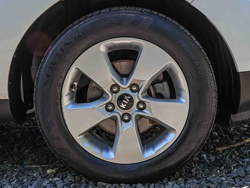 Certified 2017 Kia Soul FWD image 25