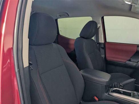 Used 2019 Toyota Tacoma SR5 image 32