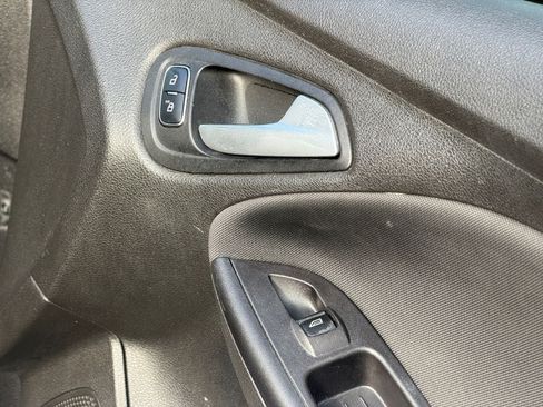 Used 2015 Ford Focus SE FWD image 25