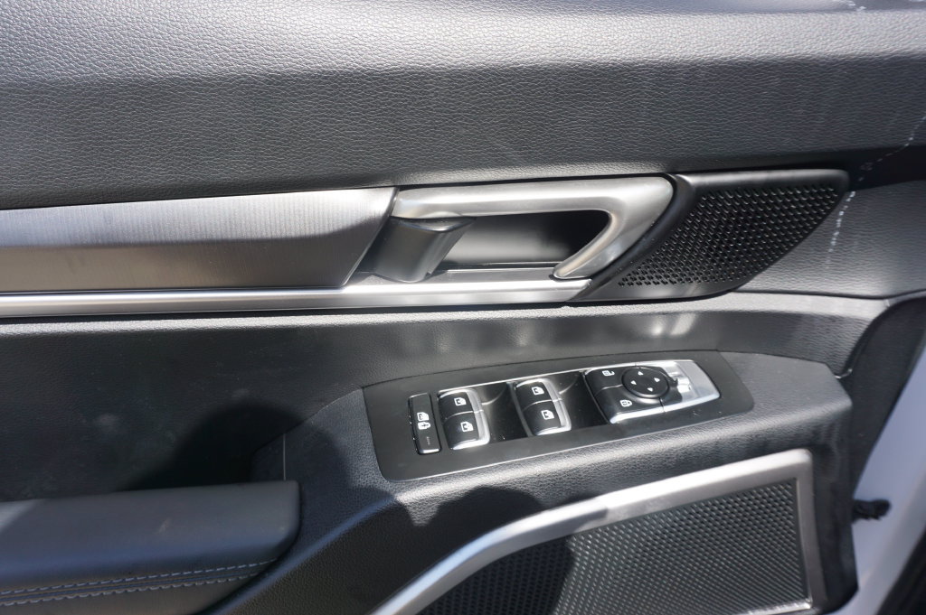 Used 2024 Kia Telluride LX FWD image 4