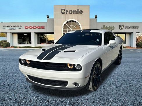 Used 2019 Dodge Challenger SXT w/ Blacktop Package image 7