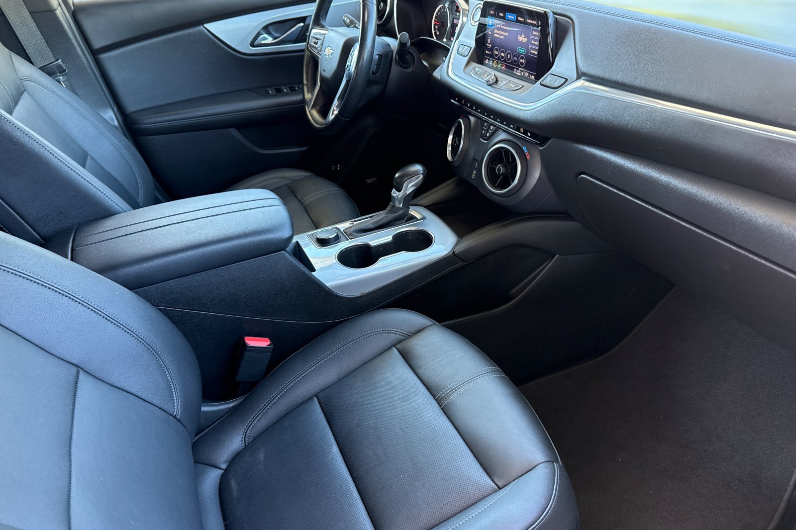 Used 2021 Chevrolet Blazer LT w/ Sound & Technology Package FWD image 25