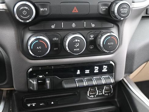 Used 2019 RAM 1500 Big Horn AWD/4WD image 12