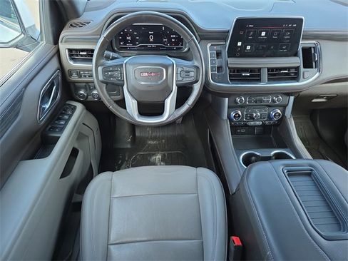 Used 2022 GMC Yukon SLT w/ SLT Luxury Package image 16
