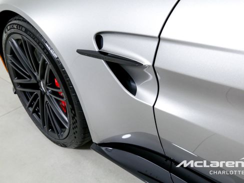 Used 2025 Aston Martin V8 Vantage Coupe image 31