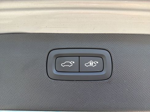 Used 2024 Volvo XC90 B5 Core w/ Protection Package Premier image 31