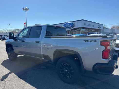 Used 2025 Chevrolet Silverado 2500 Custom w/ Custom Value Package image 6