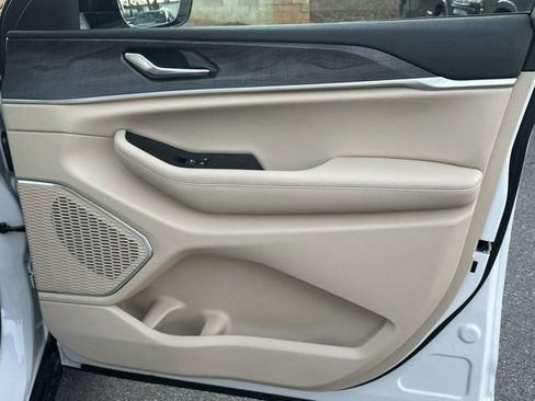 New 2026 Jeep Grand Cherokee Limited image 16