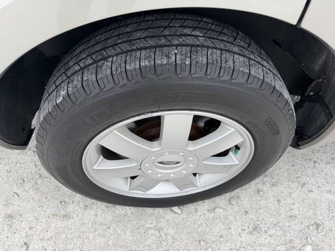 Used 2005 Ford Freestyle SE FWD image 11