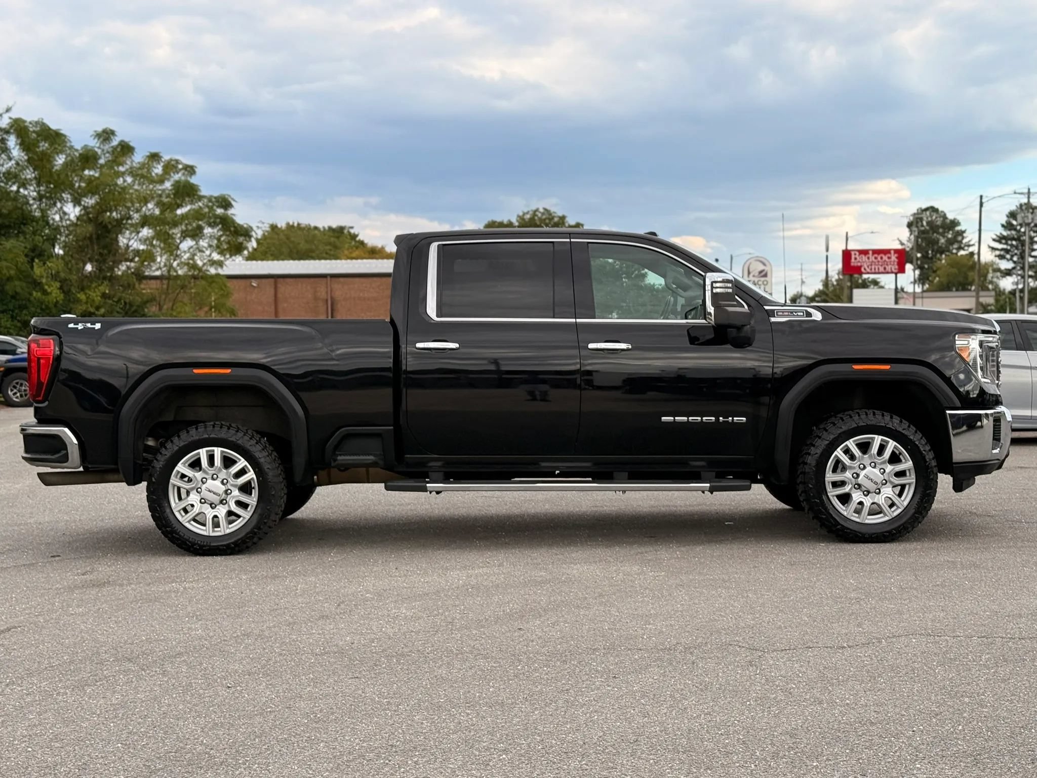 Used 2022 GMC Sierra 2500 SLT w/ SLT Convenience Package AWD/4WD image 10