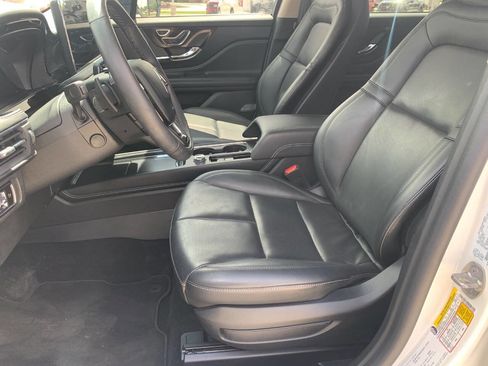 Used 2025 Lincoln Corsair AWD w/ Equipment Group 101A image 10