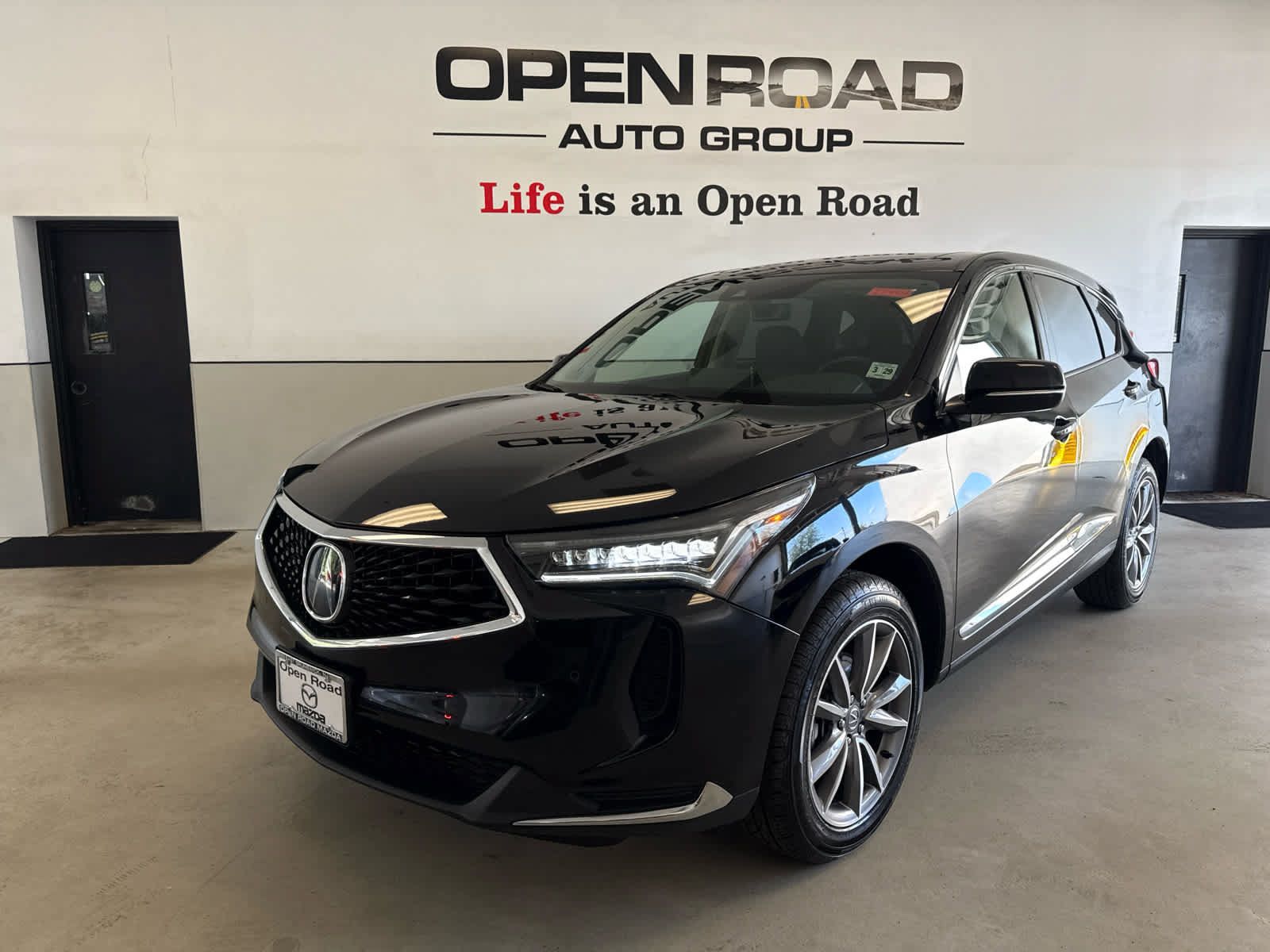 Used 2024 Acura RDX w/ Technology Package AWD/4WD image 2