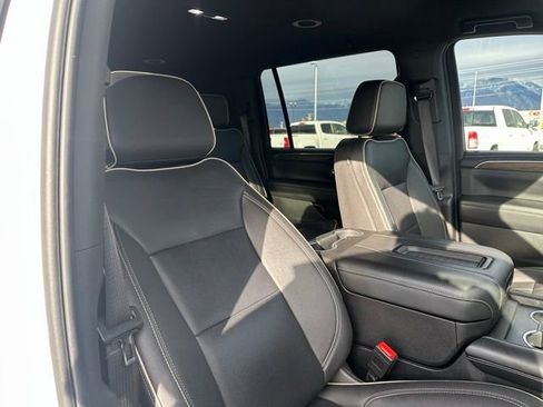 Used 2023 Chevrolet Suburban Premier AWD/4WD image 18