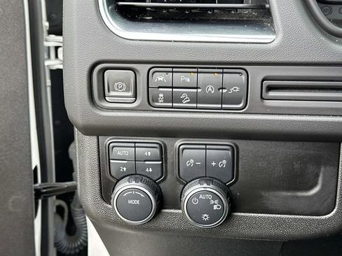Used 2022 Chevrolet Suburban Premier image 27