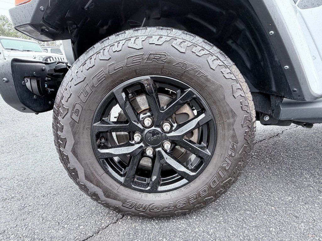 Used 2023 Jeep Gladiator Sport AWD/4WD image 29