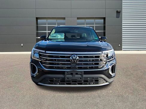 New 2026 Volkswagen Atlas SE image 2