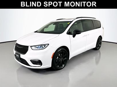 Used 2025 Chrysler Pacifica Limited