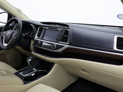 Used 2016 Toyota Highlander Limited w/ Driver Technology Package FWD image 44
