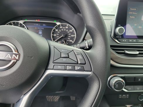 Used 2025 Nissan Altima 2.5 SV image 23