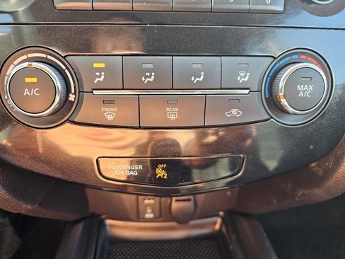 Used 2014 Nissan Rogue S image 16