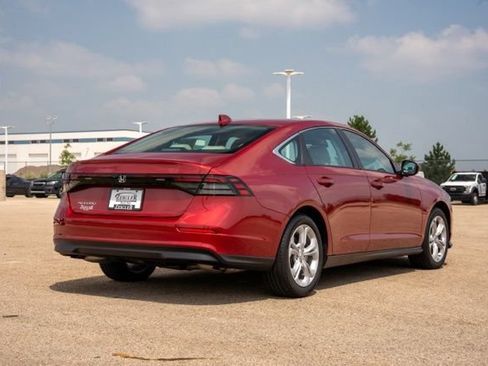 Used 2025 Honda Accord LX image 7