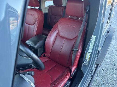 Used 2013 Jeep Wrangler Unlimited Rubicon image 30