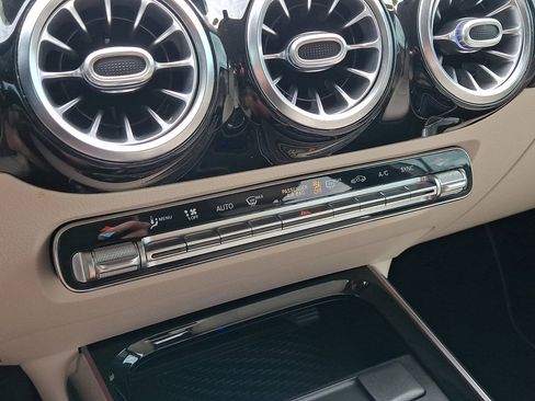 Used 2021 Mercedes-Benz GLA 250 4MATIC image 28