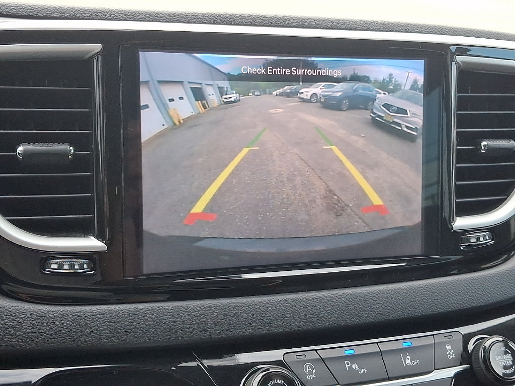 Used 2024 Chrysler Pacifica Touring-L FWD image 18