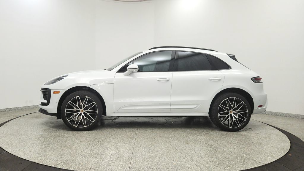 Used 2022 Porsche Macan AWD/4WD image 2