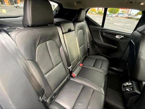 Used 2025 Volvo XC40 B5 Core w/ Protection Package Premier image 29