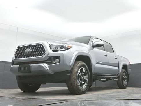 Used 2019 Toyota Tacoma TRD Sport AWD/4WD image 41
