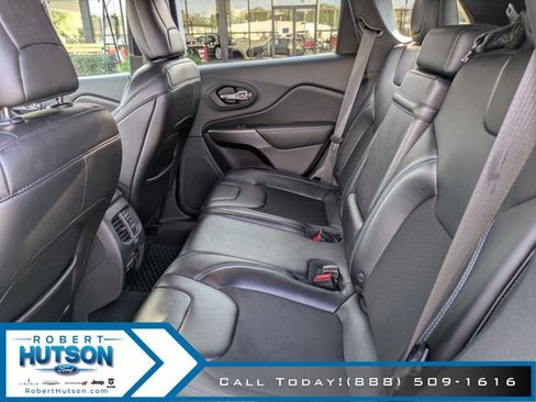 Used 2019 Jeep Cherokee Latitude Plus w/ Comfort/Convenience Group image 13