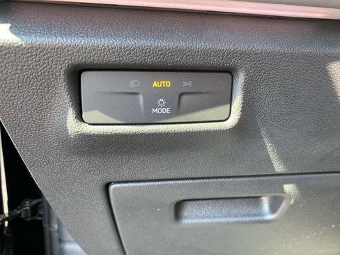 New 2025 Volkswagen Tiguan SE AWD/4WD image 33