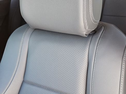 Used 2025 Mercedes-Benz GLE 350 4MATIC image 16