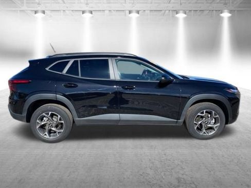 Used 2025 Chevrolet Trax LT w/ Driver Confidence Package FWD image 5