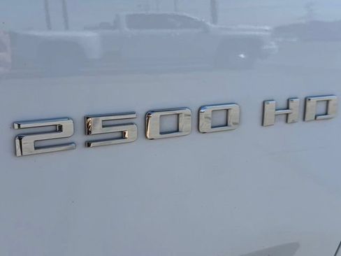 Used 2022 Chevrolet Silverado 2500 LTZ AWD/4WD image 9