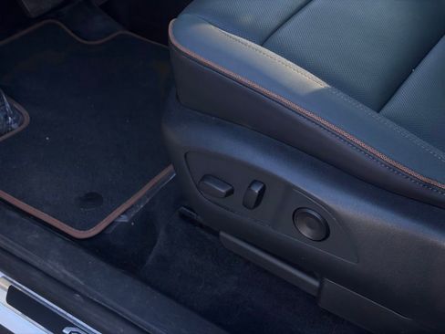 Used 2024 GMC Acadia AT4 w/ Luxury Package image 13