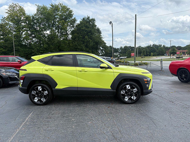 Used 2024 Hyundai Kona SEL AWD/4WD image 2